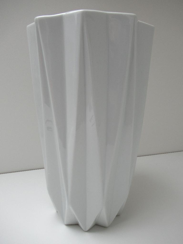 Grote witte origami vaas van Fair Trade, Verzenden, Wit, Aardewerk of Porselein, Zo goed als nieuw