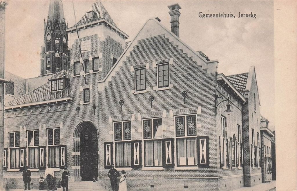 703-325-003 Yerseke Gemeentehuis, Verzamelen, Ophalen of Verzenden, Voor 1920, Zeeland