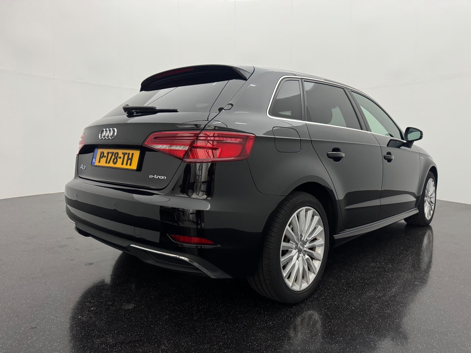 Audi A3 Sportback 1.4 e-tron Sport, Gebruikt, 4 cilinders, 150 pk, Automatische klimaatregeling
