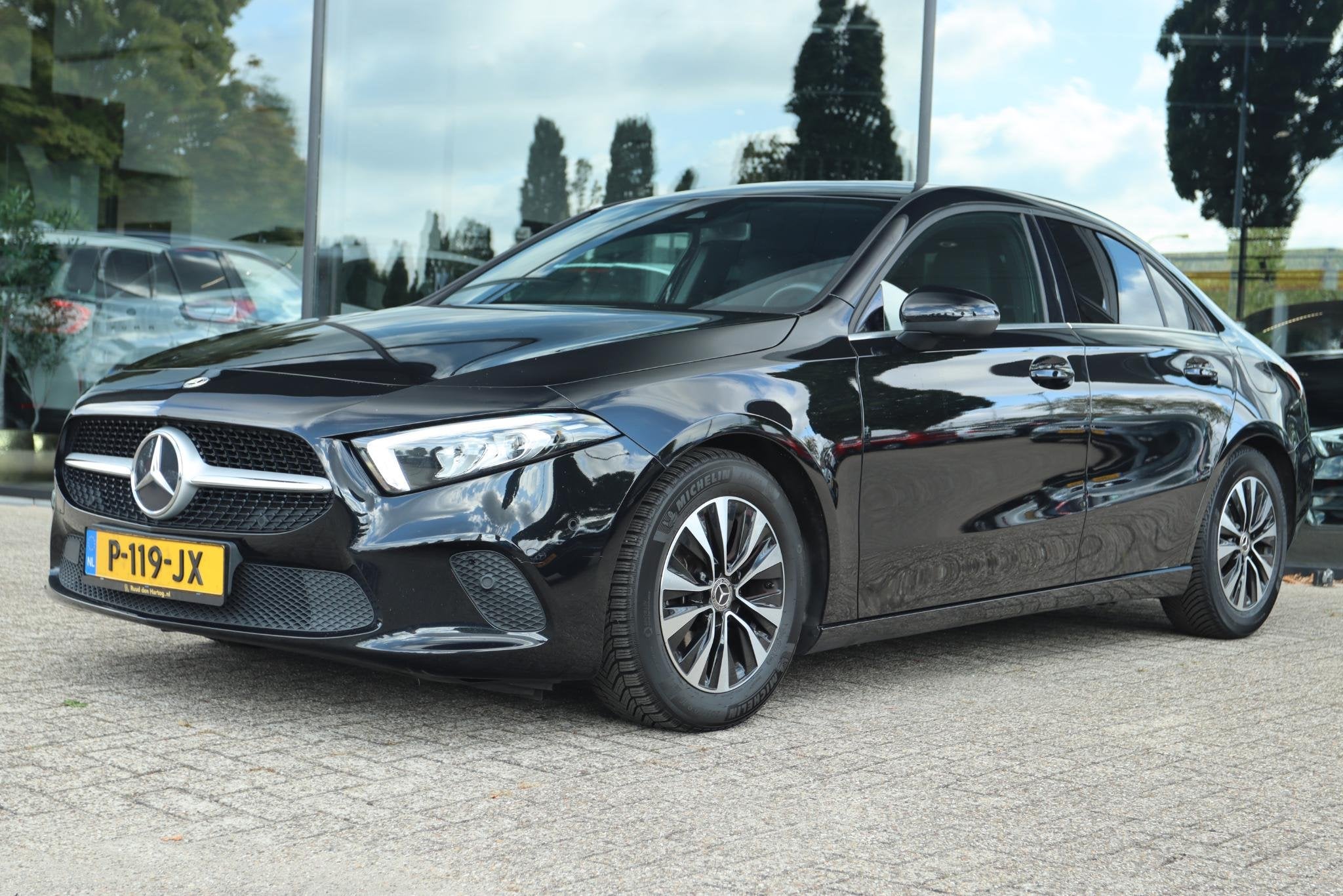 MERCEDES-BENZ A-KLASSE 180 BUSINESS SOLUTION AUT. | ORIG NL, 136 pk, 4 cilinders, Zwart, Origineel Nederlands