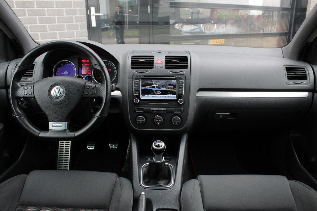 Volkswagen Golf 2.0 TFSI GTI / Schuifdak / Xenon / 18" LMV /, Stof, Gebruikt, Huisgarantie, 4 cilinders