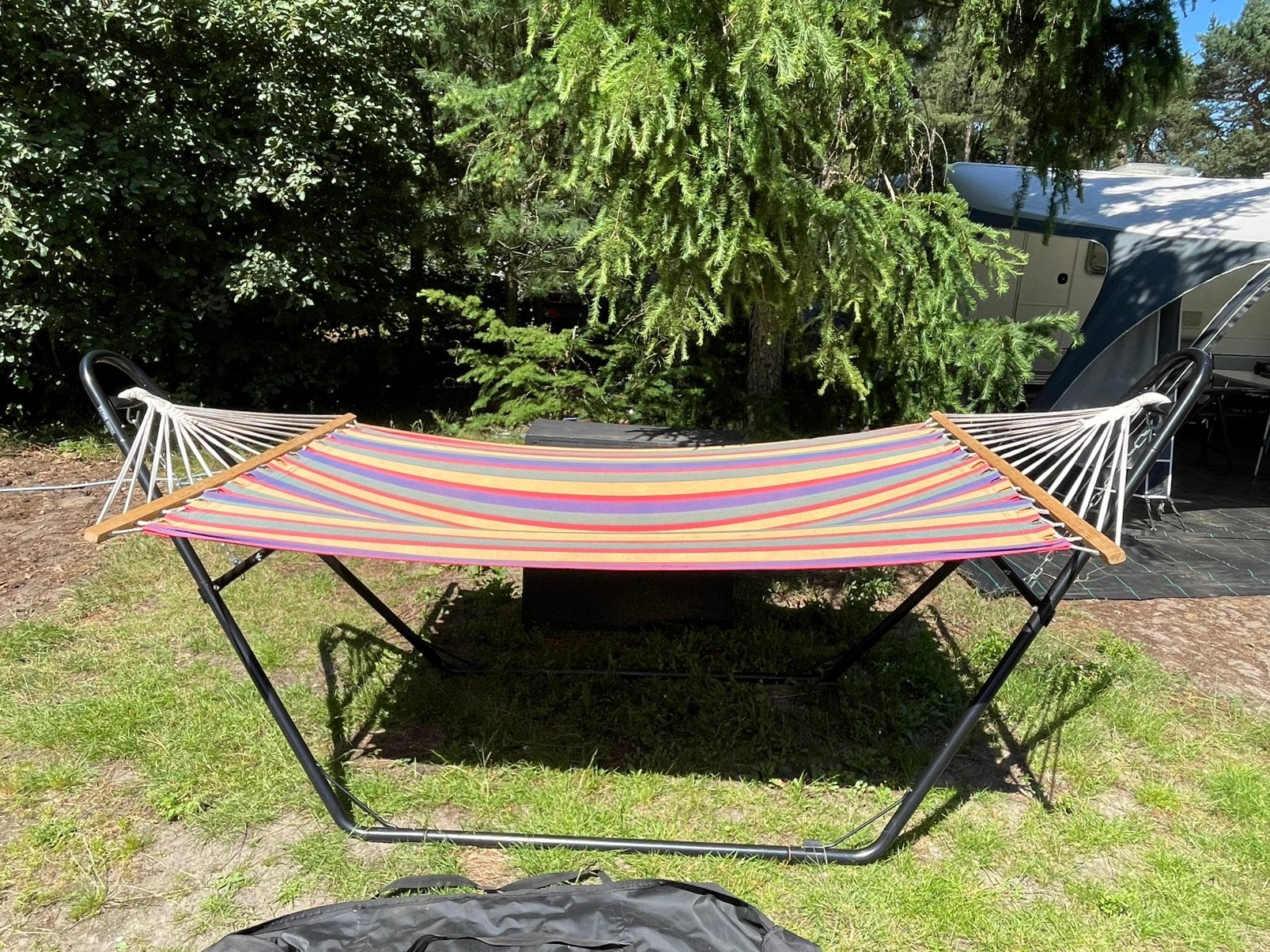 Hammock hangmat met metalen standaard + extra nieuwe hangmat, Tuin en Terras, Hangmatten, Ophalen, Opvouwbaar, Zo goed als nieuw
