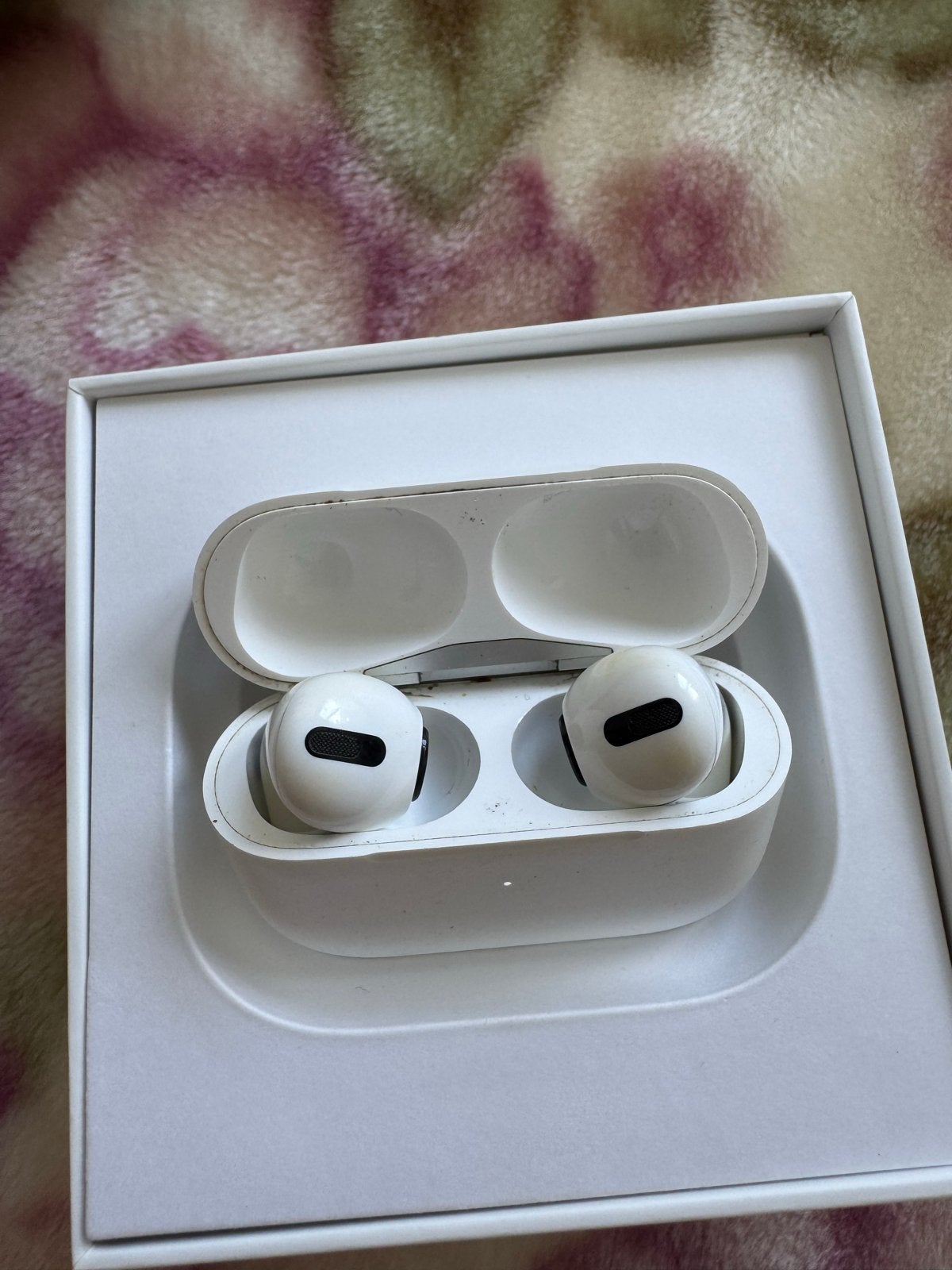 AirPods Pro met defect rechteroortje - lage prijs, Ophalen of Verzenden, Niet werkend, Koptelefoon