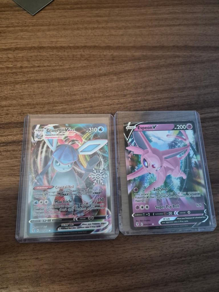 Pokémon kaarten: Glaceon VMAX en Espeon V, Ophalen of Verzenden, Zo goed als nieuw, Meerdere kaarten