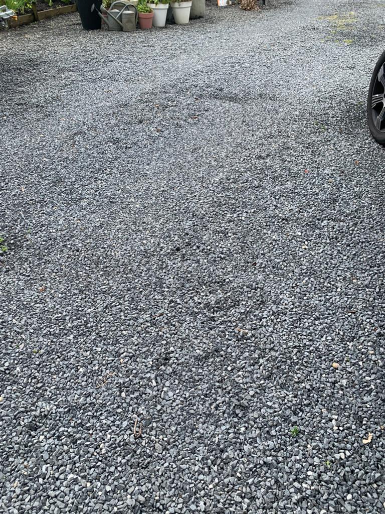 Gratis 2 kuub grijs split zelf scheppen, Tuin en Terras, Ophalen, Zo goed als nieuw, Basalt, Split