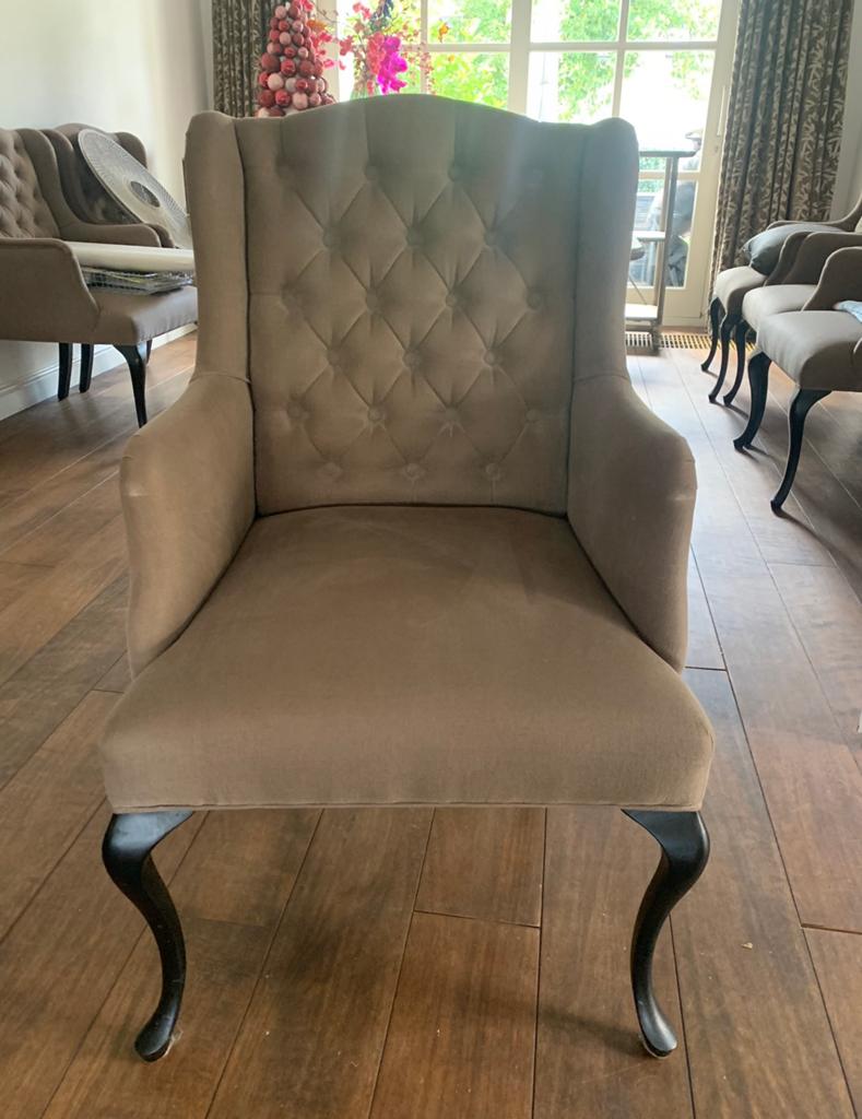 6x gecapitonneerde taupe stoffen eetstoelen, Ophalen, Zo goed als nieuw, Overige kleuren, Vijf, Zes of meer stoelen