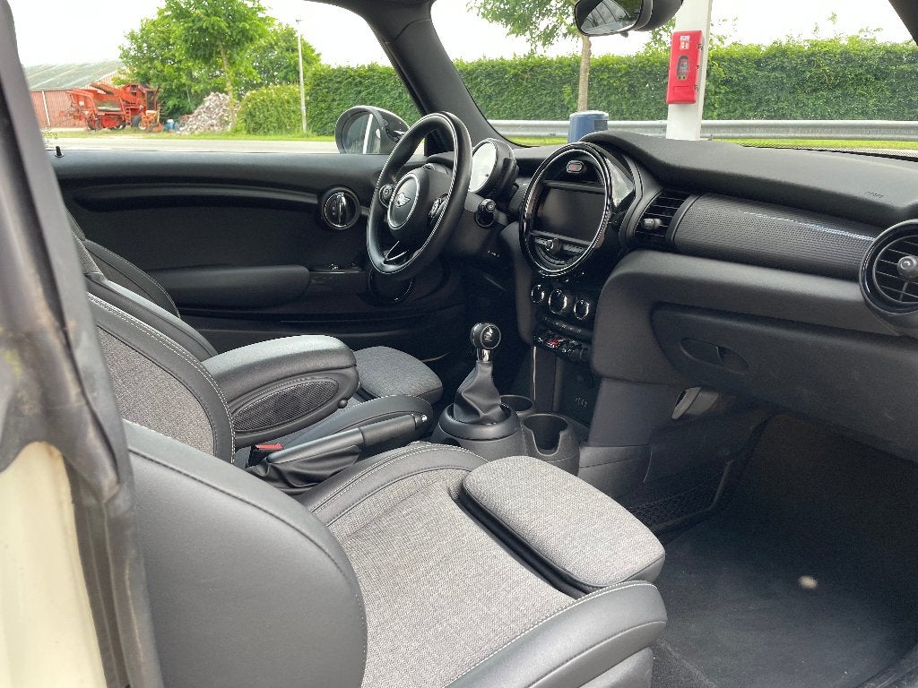 Mini 1.5 Cooper 1e Eigenaar Dealer OH Navi Pro Sportstoelen, Auto's, Mini, Voorwielaandrijving, 136 pk, Euro 6, 4 stoelen