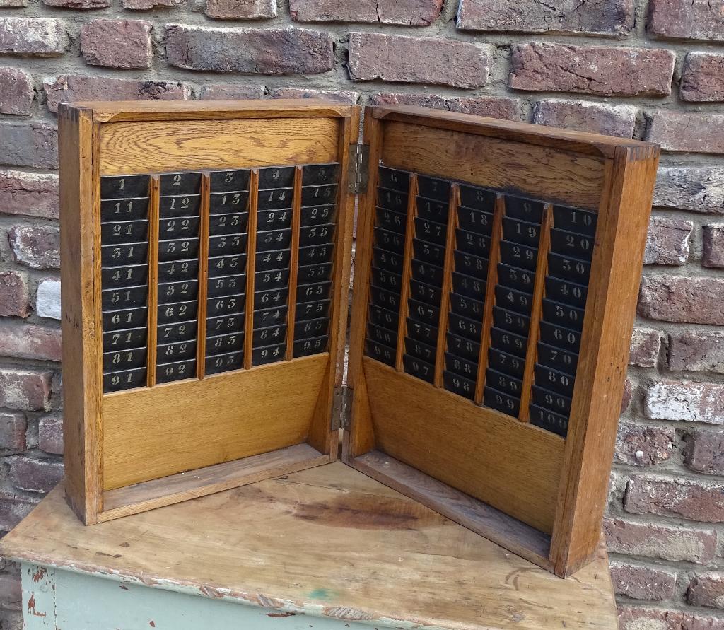 oude stempelkaartenbak prikkaartenbak kaartenbak uit fabriek, Ophalen