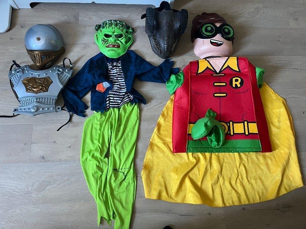 Verkleedkleren; ridder/ zombie/ Lego Robin/ dino, Ophalen, Gebruikt, 110 t/m 116, Jongen of Meisje