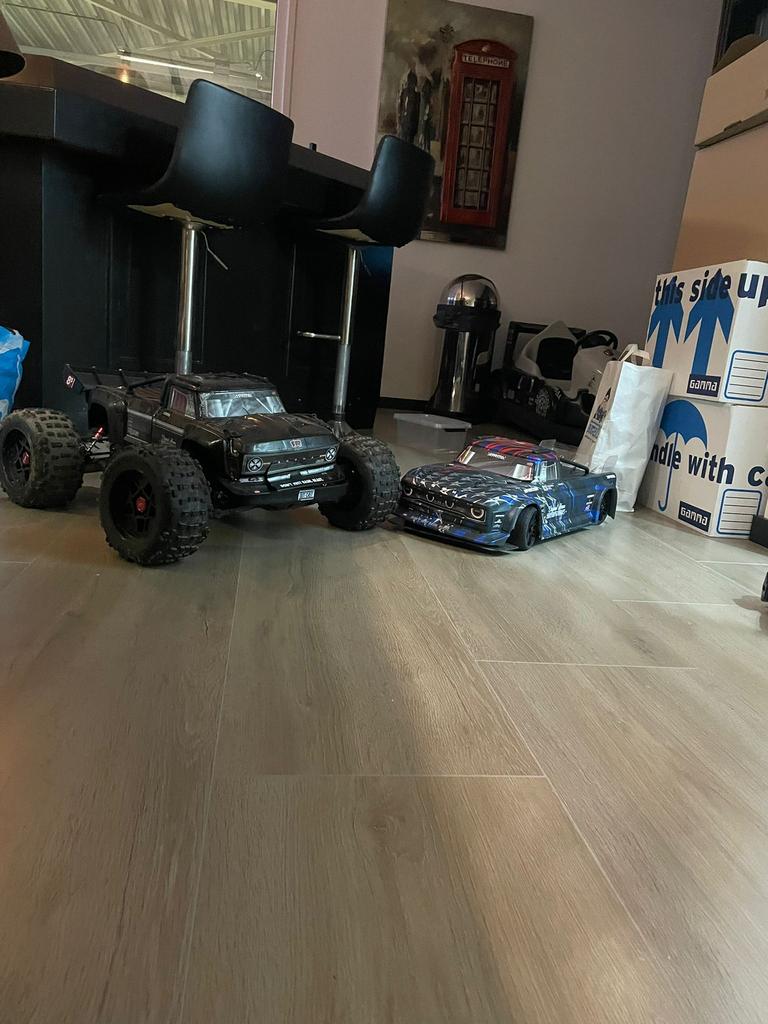 2x RC auto Arrma 6S en Arrma 8S Zeer veel onderdelen!, Gebruikt, Auto offroad, Overige schalen, Ophalen