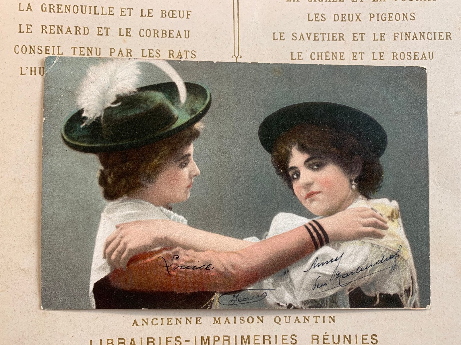 1904 Twee dames in klederdracht (NN), Ophalen of Verzenden, Voor 1920, Gelopen, Overige thema's