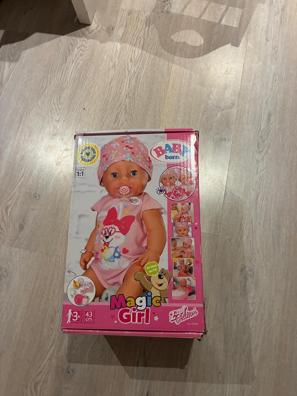 Baby Born Magic Girl pop met wiegje en accessoires, Kinderen en Baby's, Ophalen, Zo goed als nieuw, Babypop