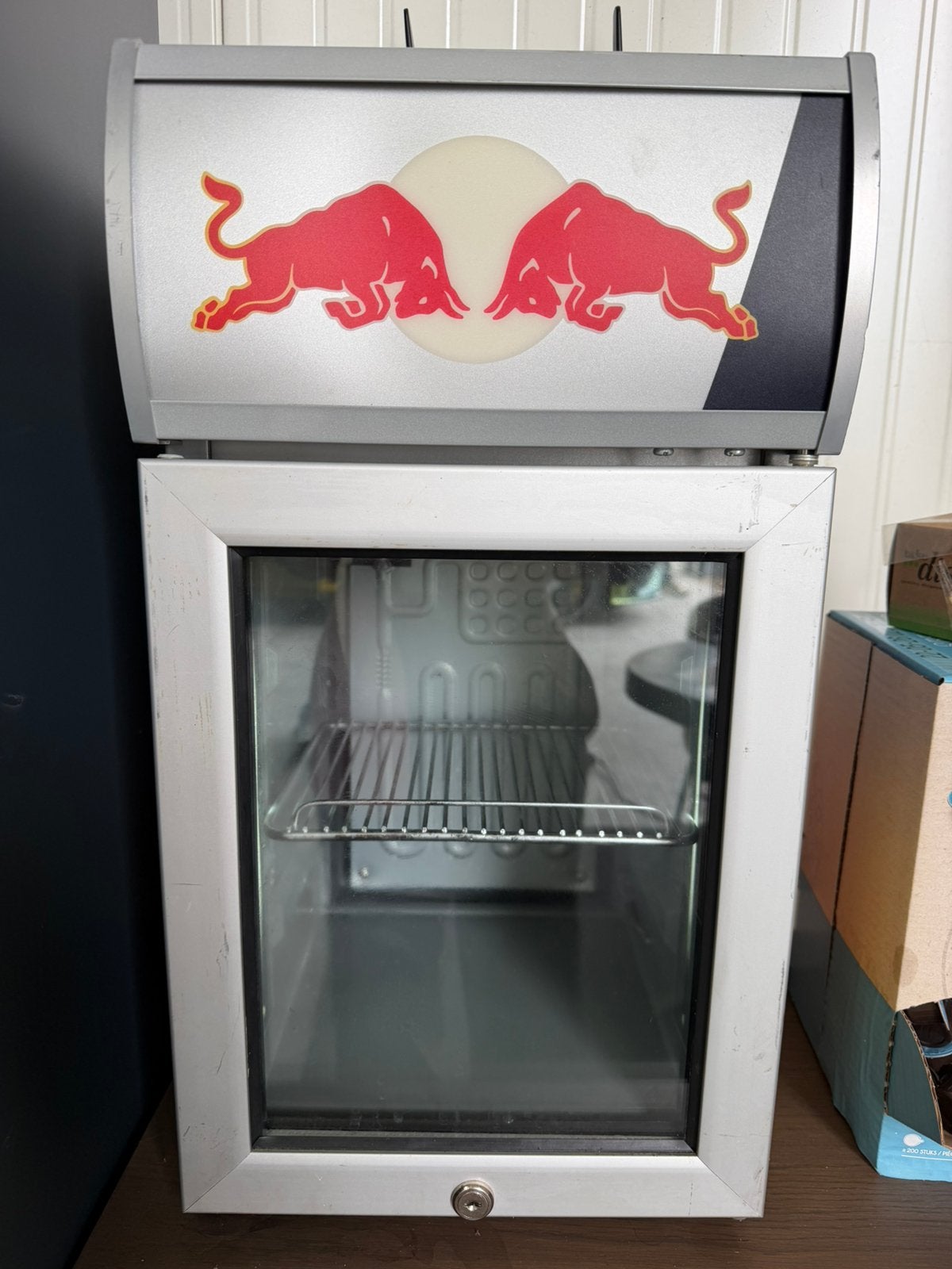 Originele Red Bull Koelkast / Mini Koelkast, Ophalen, Zonder vriesvak, Minder dan 45 cm, Minder dan 85 cm