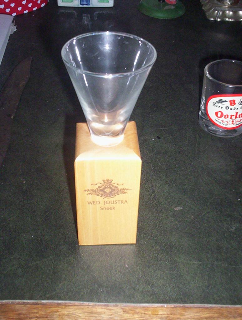 borrelglaasje wed joustra (vlgnr 1) sneek, Verzamelen, Ophalen of Verzenden, Zo goed als nieuw, Borrel- of Shotglas