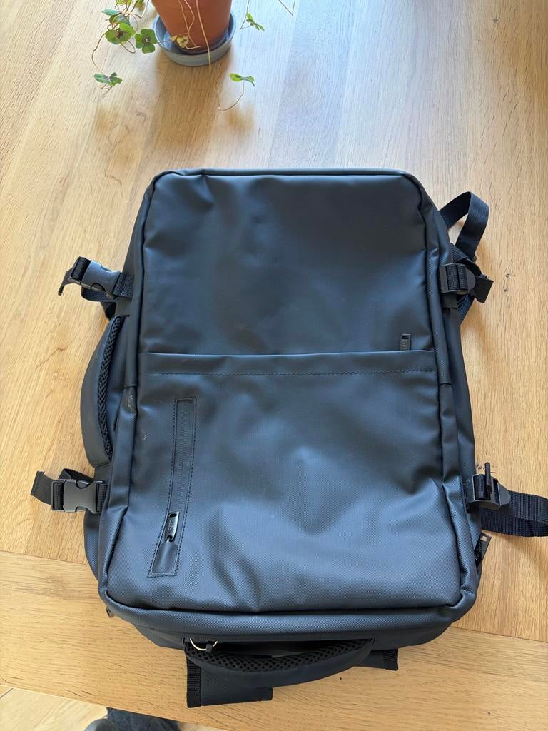 Vasad tas - Zwarte rugzak met veel opbergruimte, 25 tot 40 cm, Ophalen of Verzenden, Zo goed als nieuw, Waterdicht