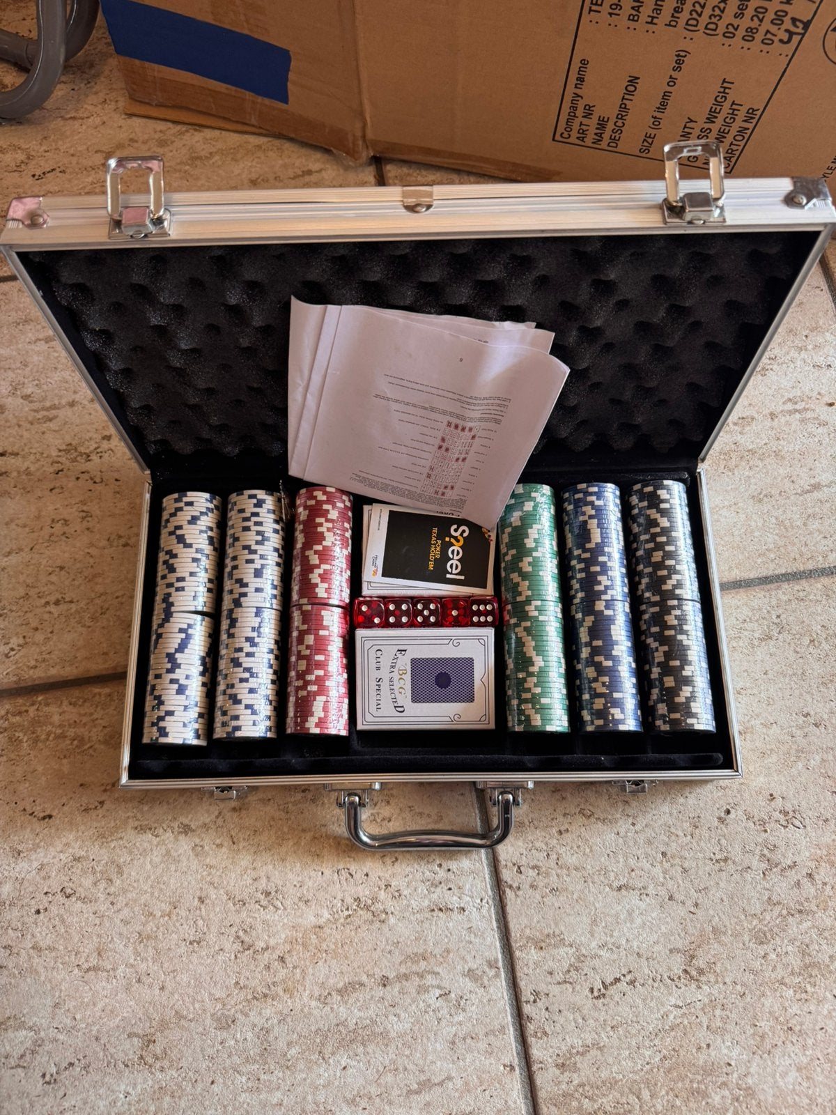 Pokerset compleet in aluminium koffer NIEUW, Hobby en Vrije tijd, Gezelschapsspellen | Kaartspellen, Ophalen of Verzenden, Nieuw