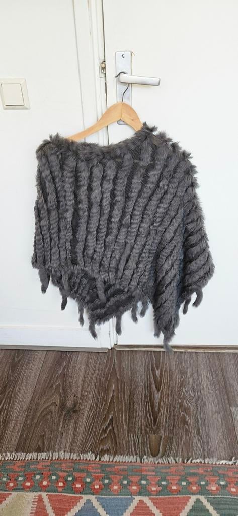 Bont poncho van konijn - Zo goed als nieuw, Kleding | Dames, Ophalen of Verzenden, Zo goed als nieuw