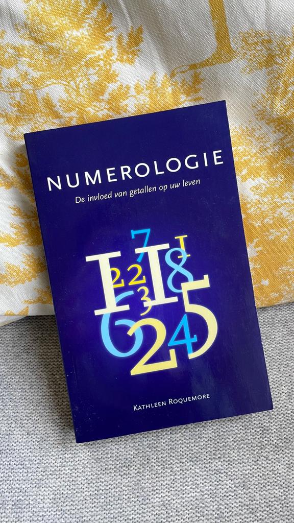 K. Roquemore - Numerologie, Achtergrond en Informatie, K. Roquemore, Astrologie, Ophalen of Verzenden