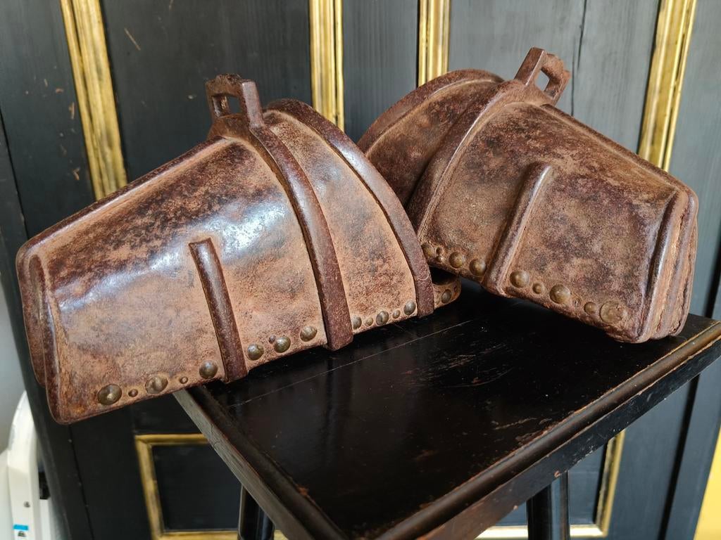 Bijzonder set stijgbeugels van hout, metaal en leer, Ophalen of Verzenden