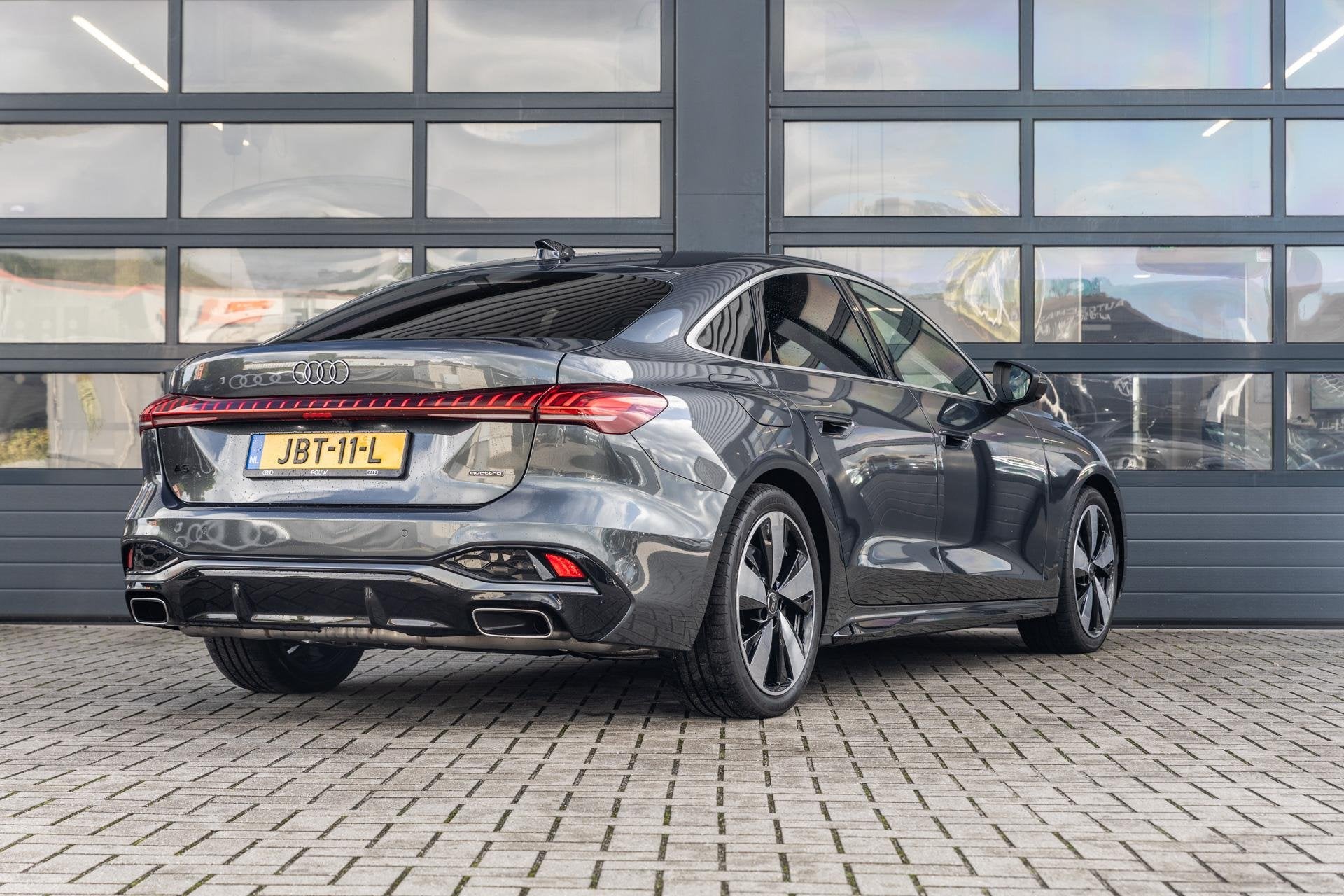 Audi A5 Limousine 2.0 e-hybrid 299pk quattro S edition | MMI, Auto's, Automaat, 12 maanden, Stof, Gebruikt