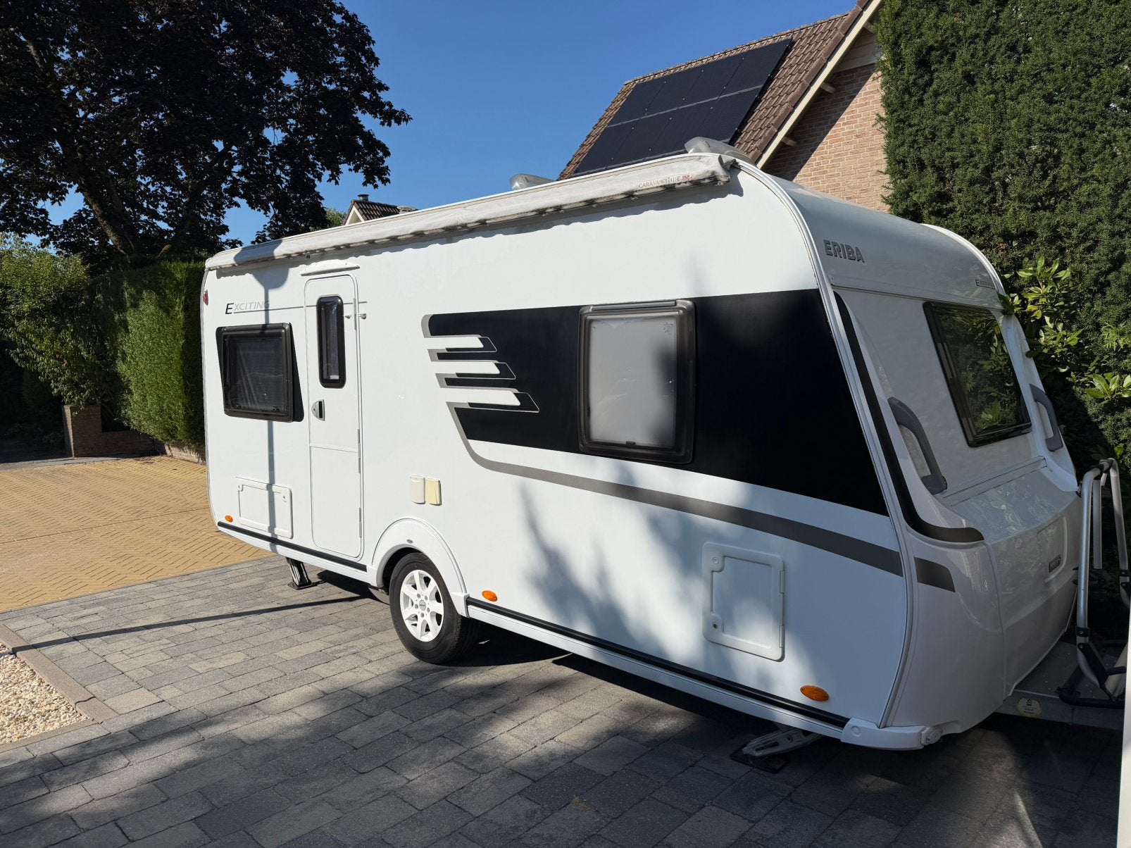 Eriba Exciting 465 - Hymer, prachtige caravan, Rondzit, Frans bed, Particulier, 5 tot 6 meter