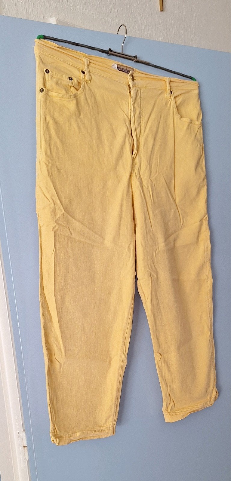 NIEUWE AUTHETIC CARMEN DOU BLE FACE DAMES MERK ZOMERBROEK
MA, Geel, Maat 46/48 (XL) of groter, AUTHETIC CARMEN, Nieuw