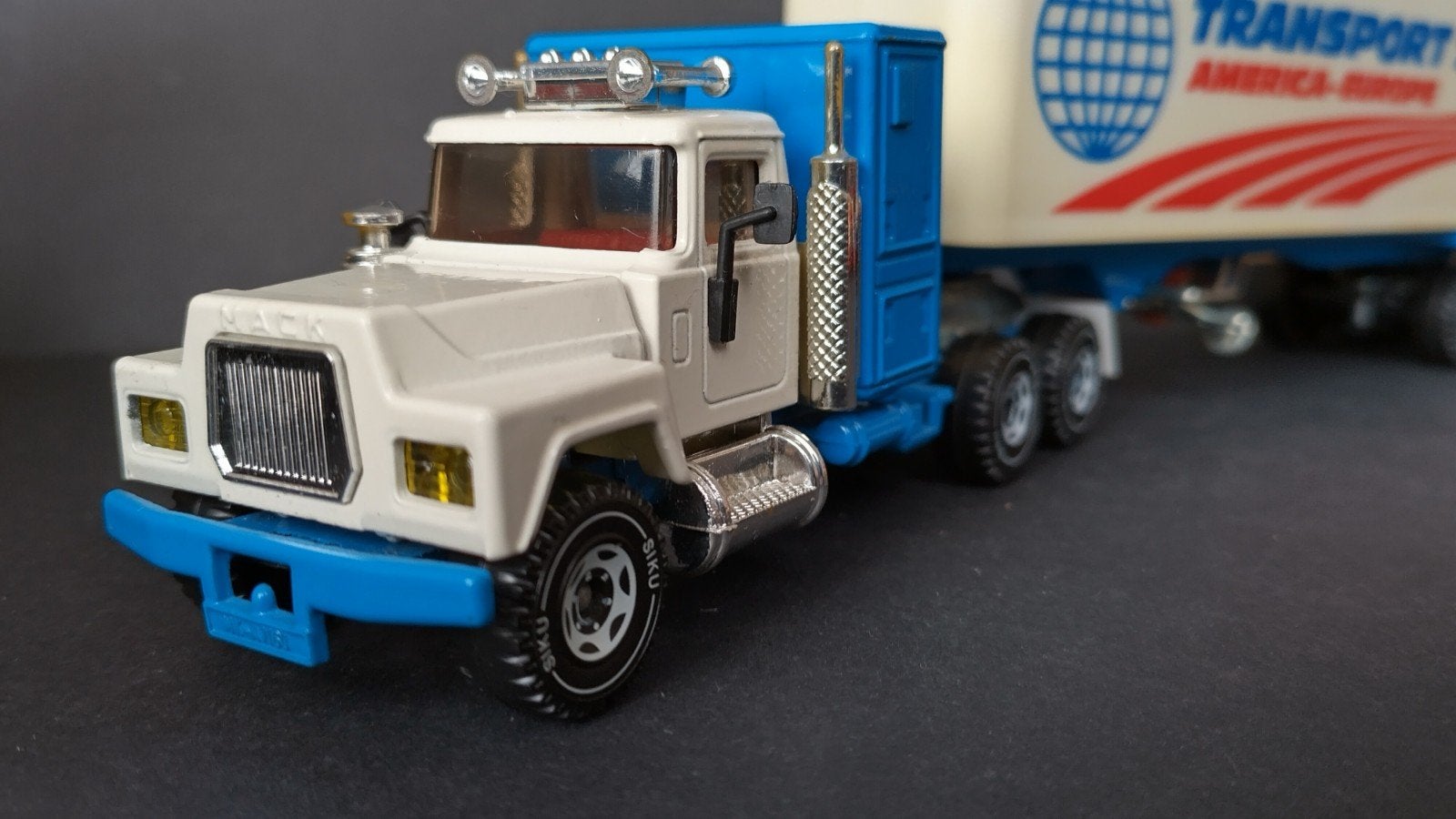 Mack transport service America Europe 1:55 Siku 3117 Pol, SIKU, Verzenden, Zo goed als nieuw, Bus of Vrachtwagen