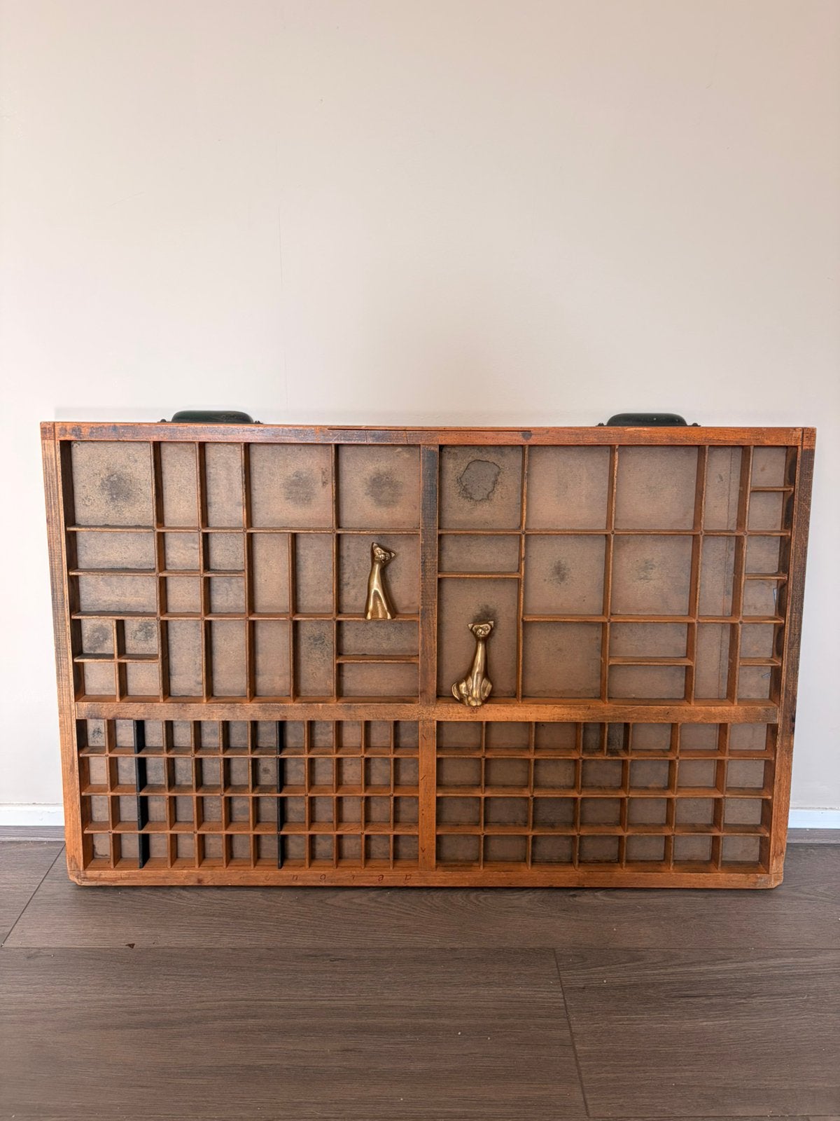 Vintage houten letterbak, Huis en Inrichting, Woonaccessoires | Wanddecoraties, Gebruikt, Hout, Vintage, Bruin