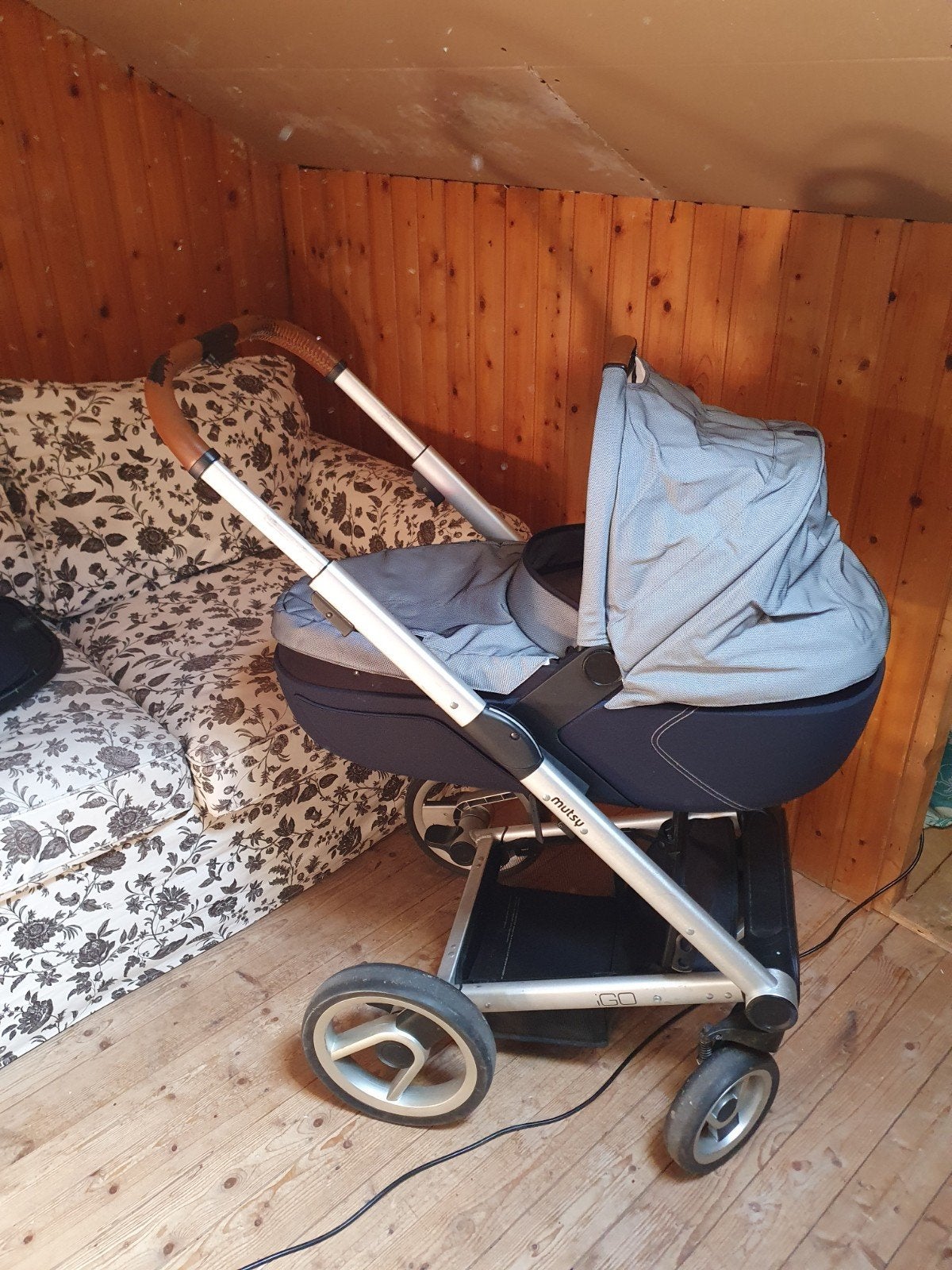Mutsy Igo combiwagen met reiswieg en zitje, Ophalen, Gebruikt, Combiwagen, Mutsy