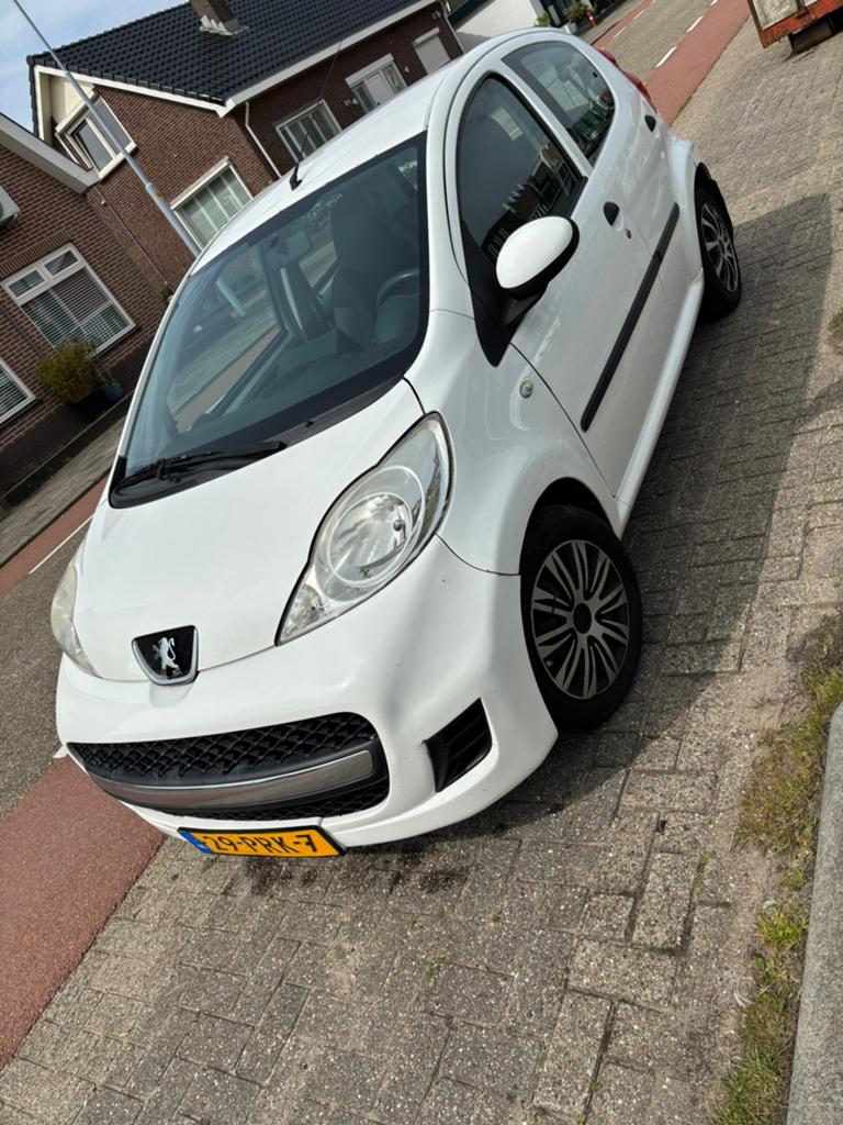 Peugeot 107 1.0 12V 5DR 2011 Wit, Voorwielaandrijving, 4 stoelen, Origineel Nederlands, Handgeschakeld