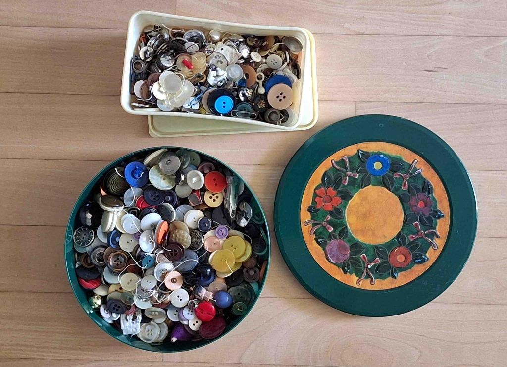 Knopendoos, Hobby en Vrije tijd, Naaien en Fournituren, Ophalen of Verzenden, Gebruikt, Knoop of Knopen