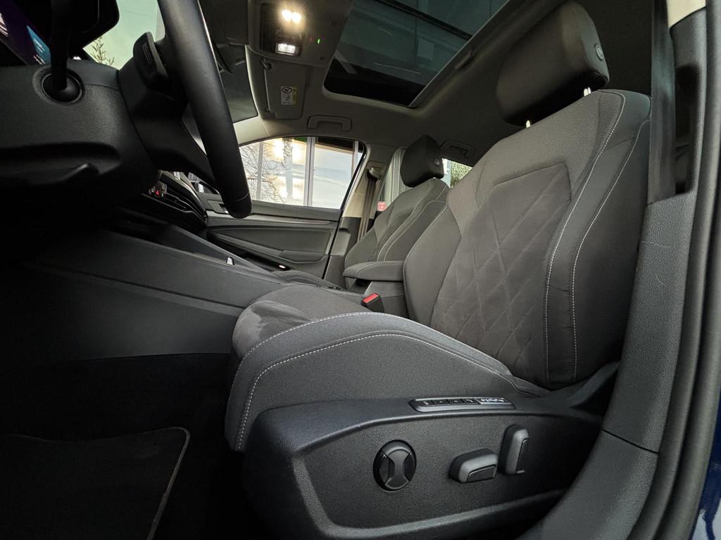 Volkswagen Golf 1.4 eHybrid Style Memory Seats | Panoramadak, Auto's, Volkswagen, 1490 kg, Gebruikt, 4 cilinders, Bluetooth