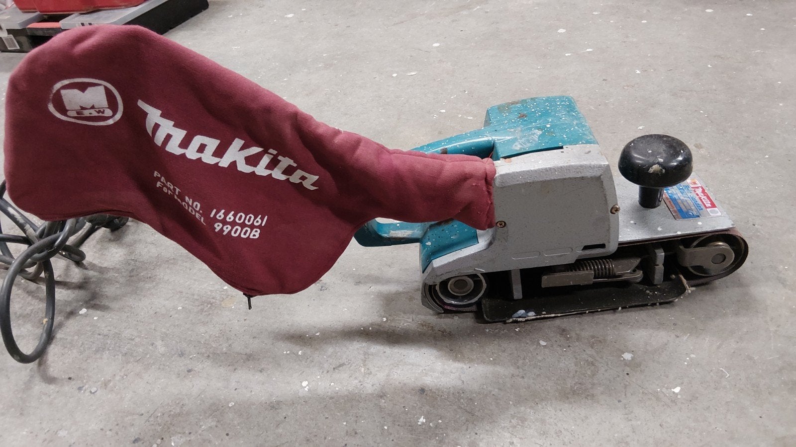 Bandschuurmachine Makita, Ophalen of Verzenden, Gebruikt, 600 tot 1200 watt, Bandschuurmachine