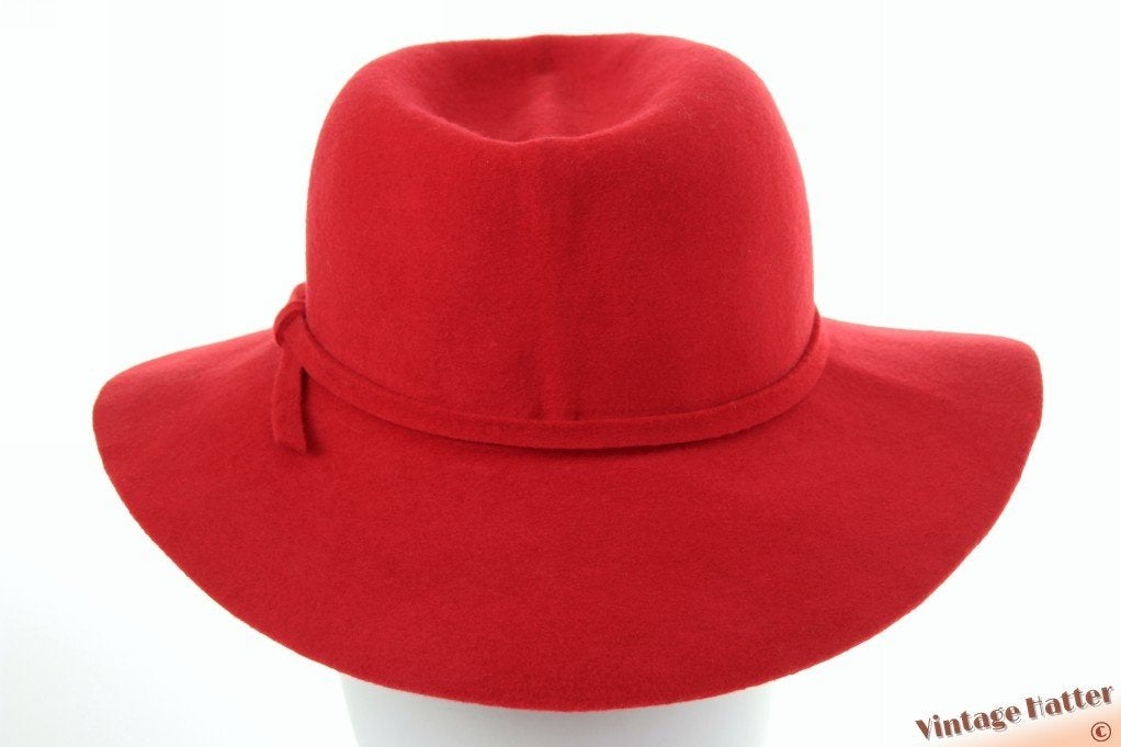 Vintage Dames gleufhoed Bermonda Trend rood vilt 56, 56 of 57 cm (M, 7 of 7⅛ inch), Bermona Trend (London), Vintage tweedehands artikel en daarom onbekend -   Tweede Egelantiersdwarsstraat 7, 1015SB Amsterdam NL  -