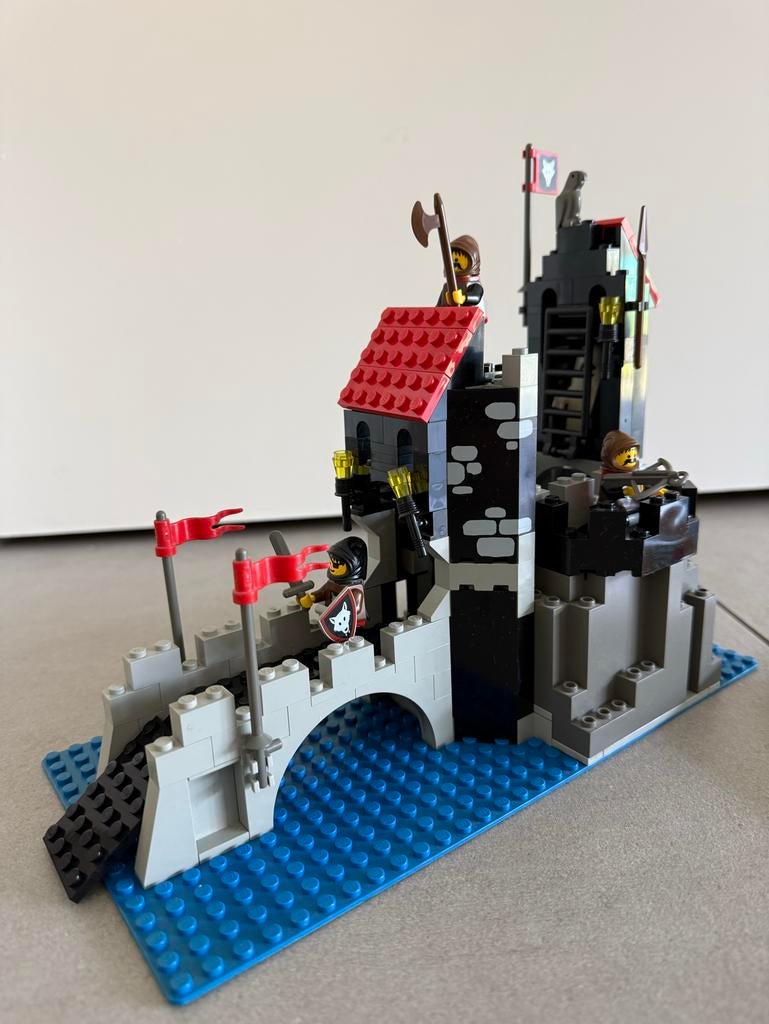 Lego 6075 Wolfpack Tower - Compleet met figuren, Kinderen en Baby's, Speelgoed | Duplo en Lego, Ophalen, Gebruikt, Lego, Compleet