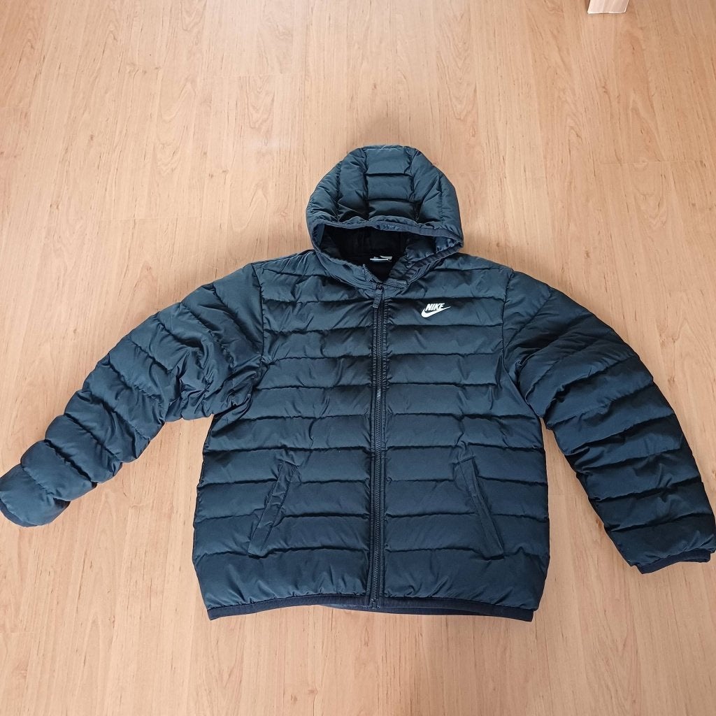 Zwarte winterjas van Nike kindermaat XL, Kinderen en Baby's, Ophalen of Verzenden, Zo goed als nieuw, Nike, Jongen