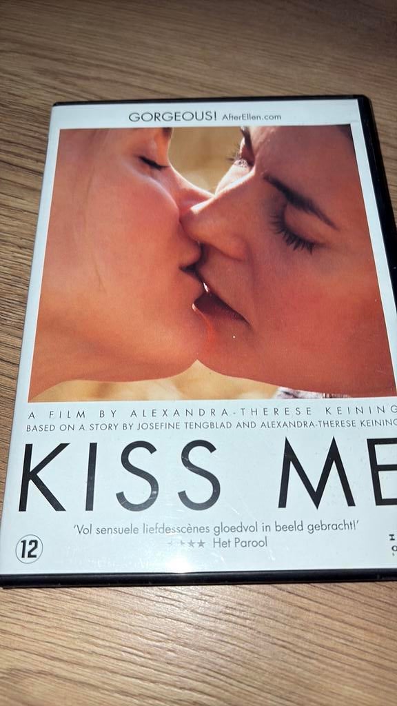 Kiss Me van Alexandra-Therese Keining., Vanaf 16 jaar, Ophalen of Verzenden, Zo goed als nieuw, Overige gebieden