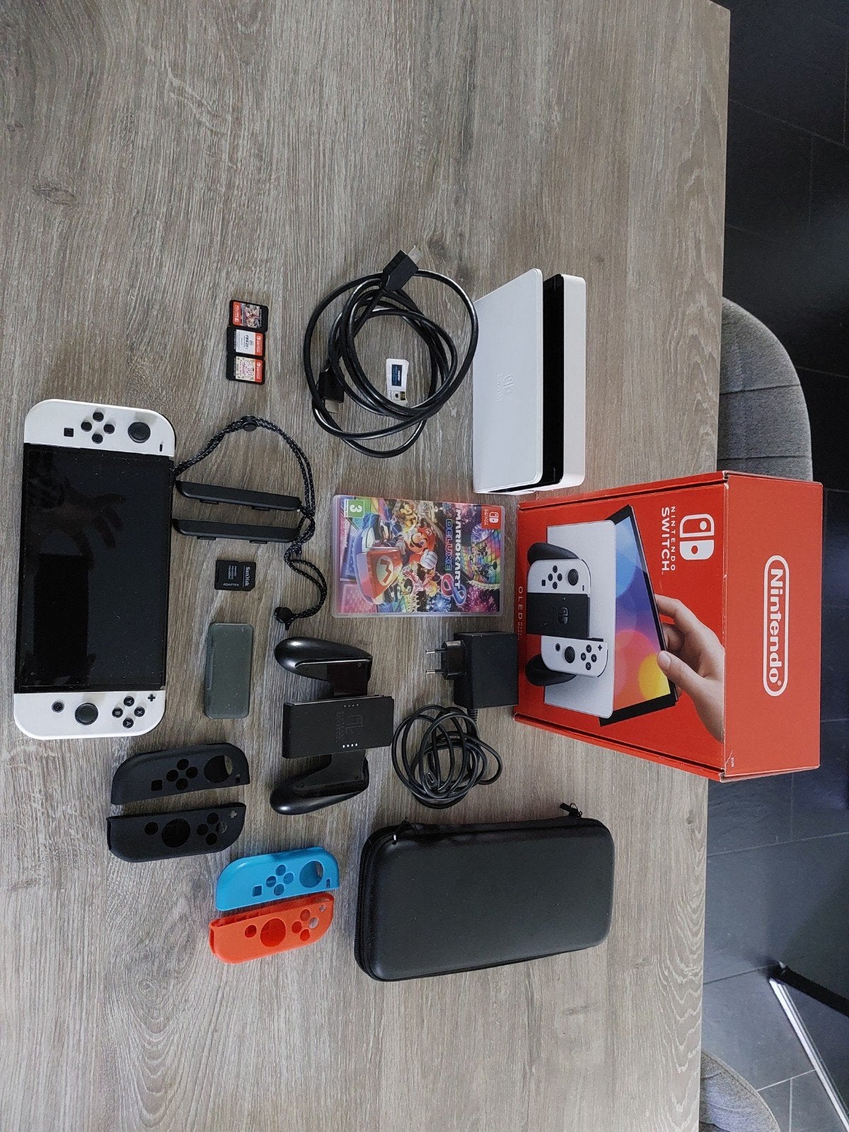 Foto 3 van Nintendo Switch OLED met games en extra controllers
