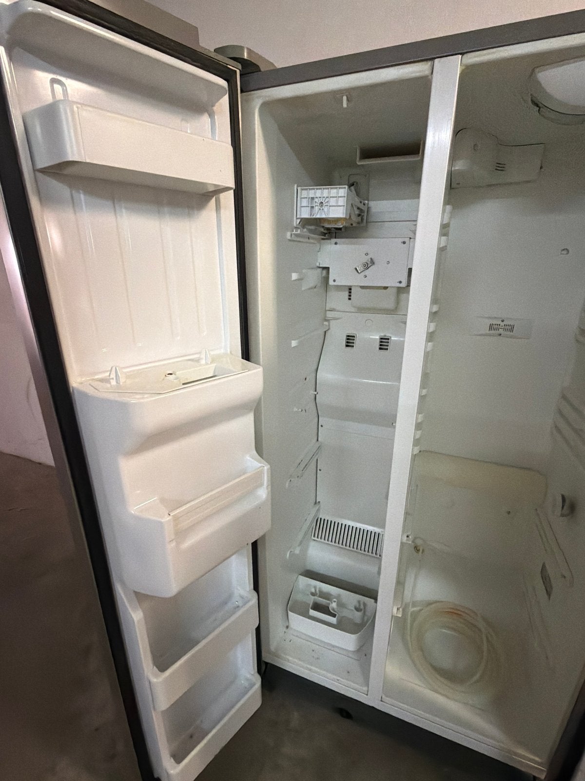 Foto 4 van Whirlpool Amerikaanse Koelkast met Vriezer en Waterdispenser