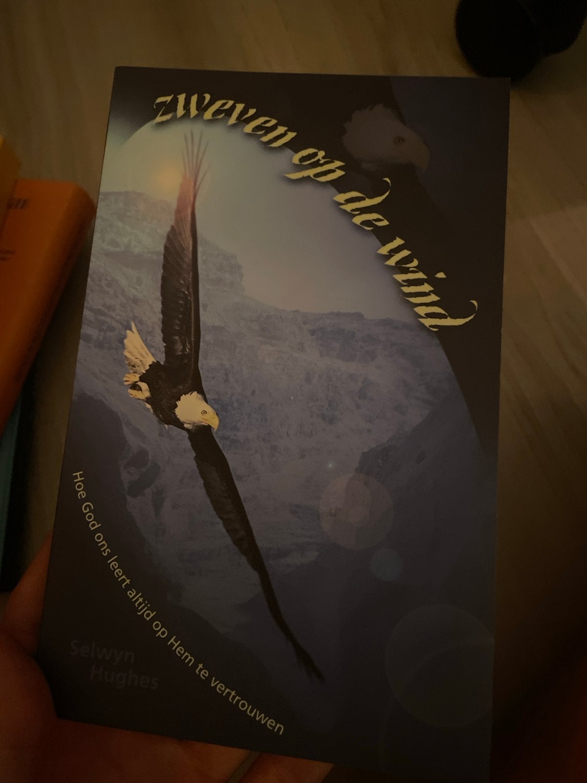 Zweven op de Wind - Selwyn Hughes, Ophalen of Verzenden, Gelezen, Christendom | Protestants