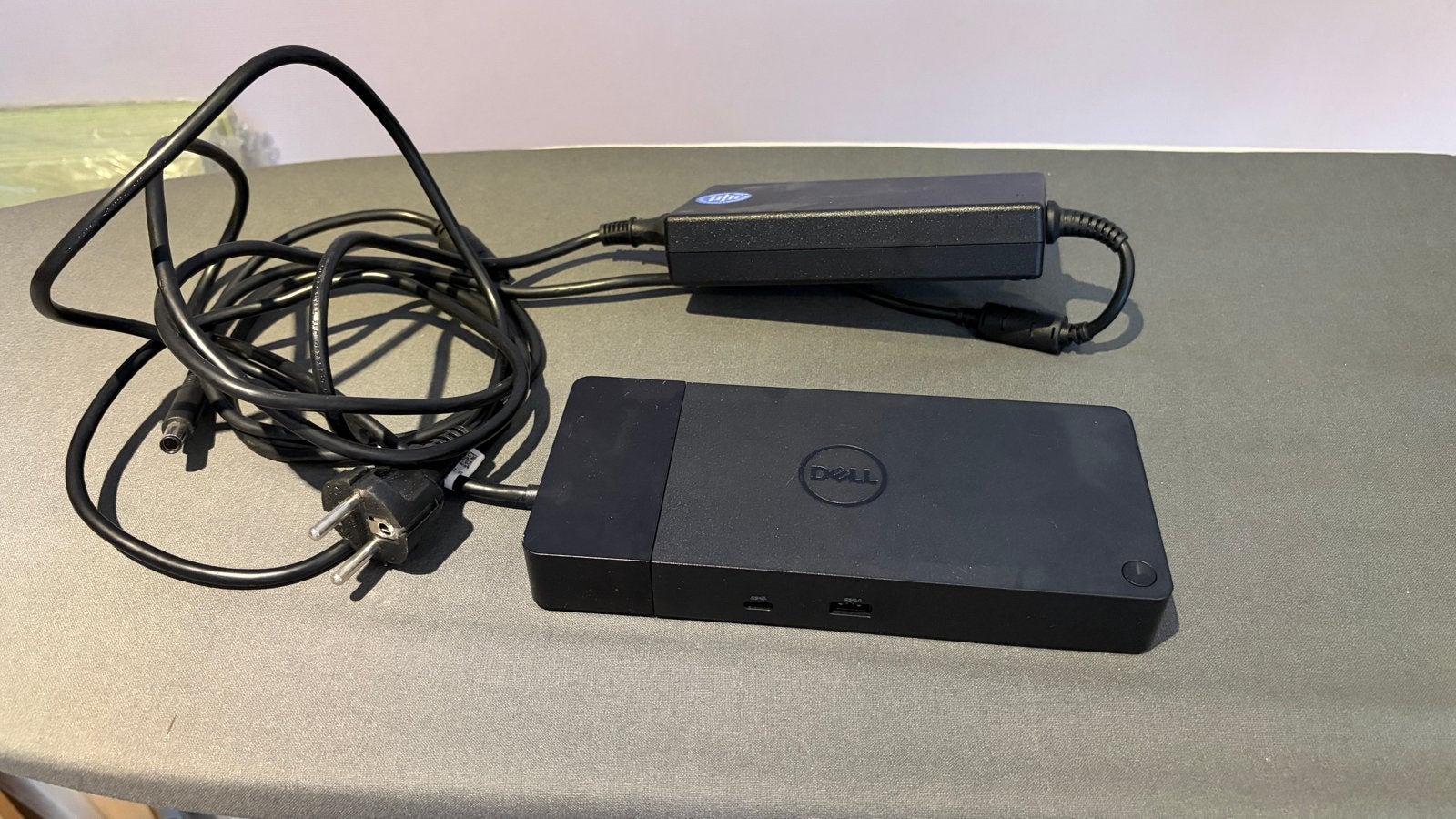 Dell docking station met voeding, Computers en Software, Dockingstations, Ophalen of Verzenden, Gebruikt, Docking station, Laptop