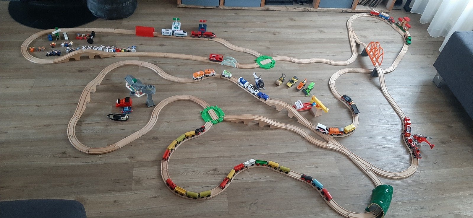 Grote houten treinset met veel accessoires en voertuigen, Ophalen of Verzenden, Afstandsbediening