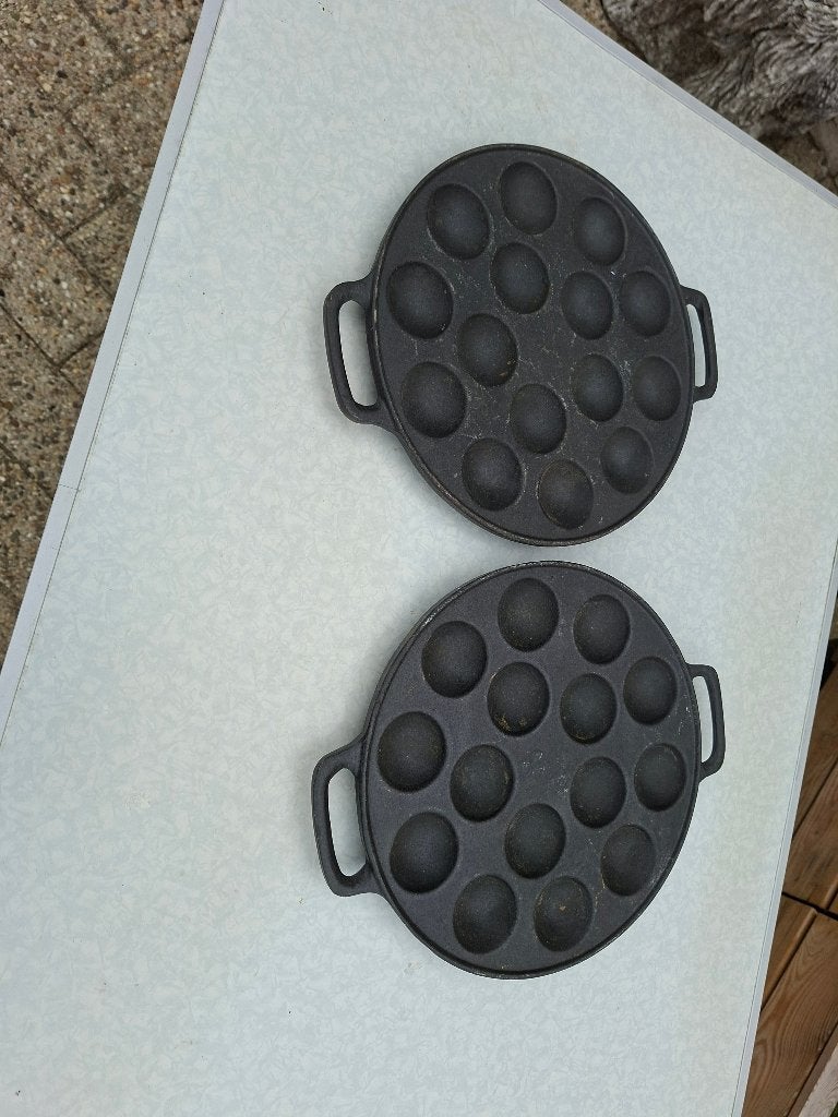 2 gietijzeren poffertjes pannen, Ophalen of Verzenden, Zo goed als nieuw, Rvs, Pannenset