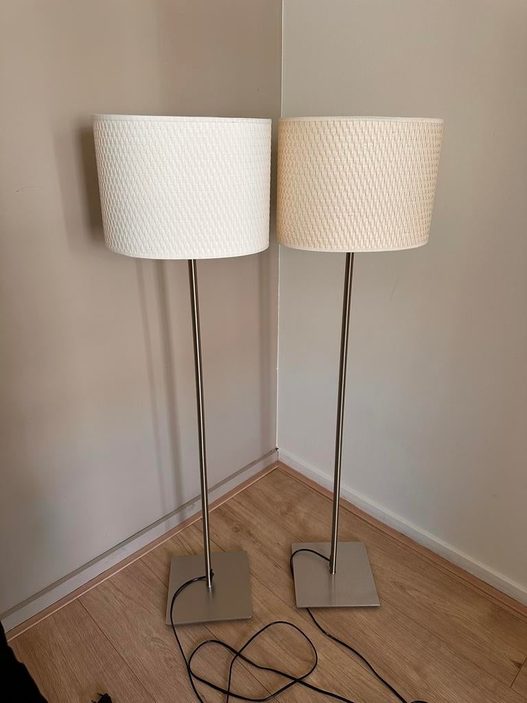 Set van 2 staande lampen - wit en crème, Ophalen, Gebruikt, Metaal, 100 tot 150 cm
