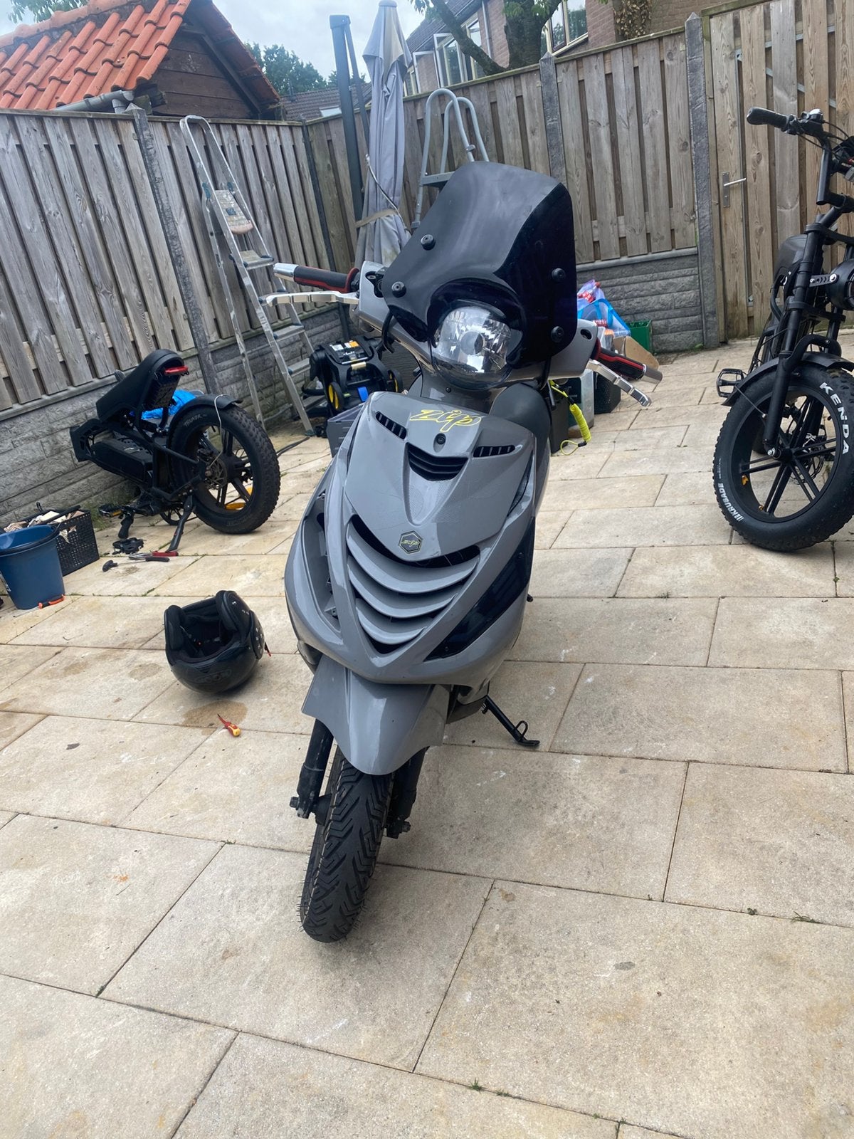 Piaggio zip 125cc, Ophalen, Zo goed als nieuw, Benzine, Zip