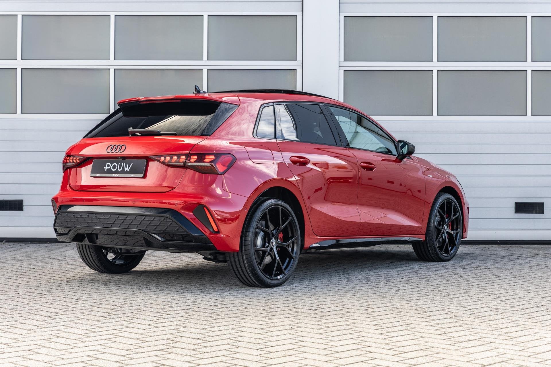 Audi A3 Sportback 45 TFSIe 272pk S edition Competition | Pan, 4 cilinders, 150 min, 26 kWh, Plug-in hybride
