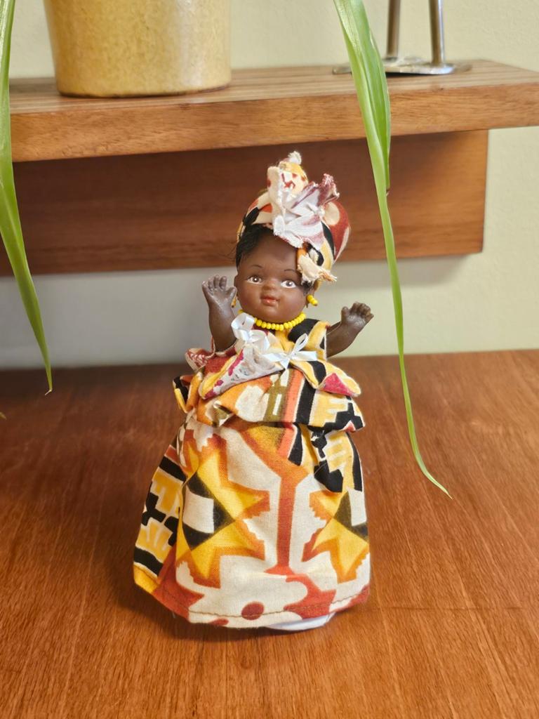 Vintage Afrikaanse pop in traditionele kleding - 15,5 cm, Ophalen of Verzenden, Gebruikt, Overige typen