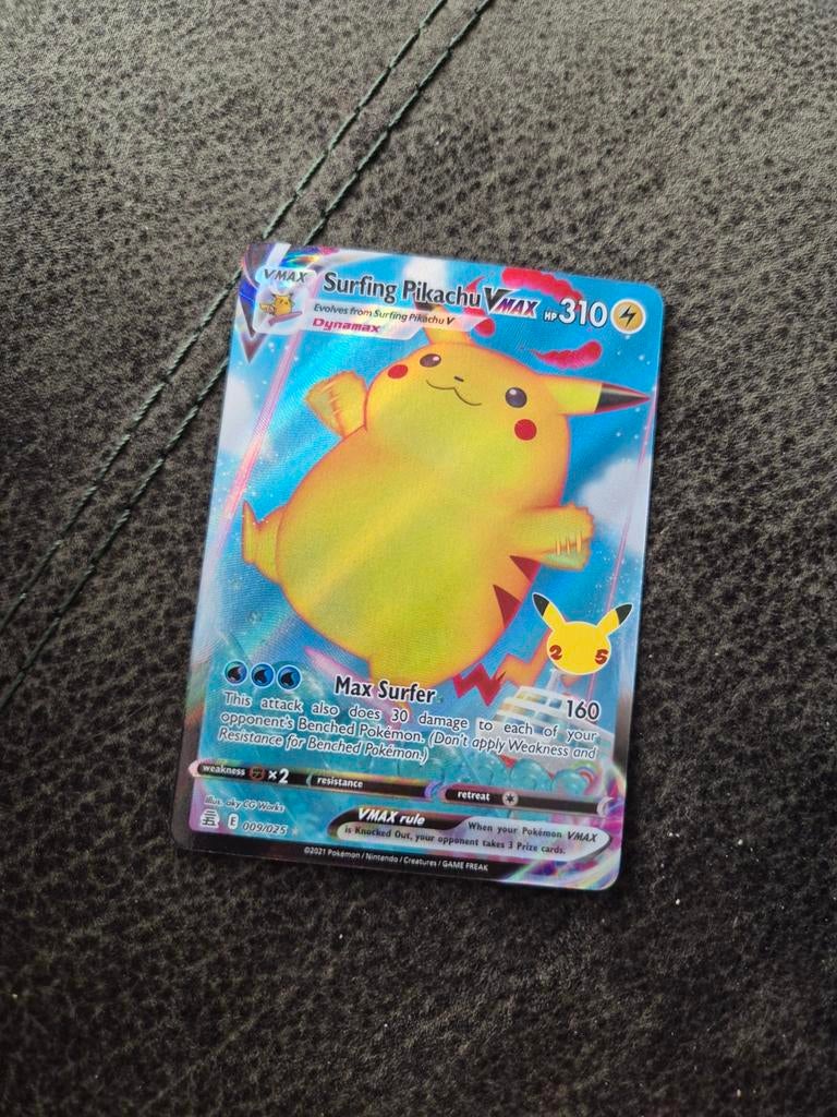 Surfing Pikachu VMAX Pokémon Kaart Celebrations, Ophalen of Verzenden, Zo goed als nieuw, Losse kaart, Foil