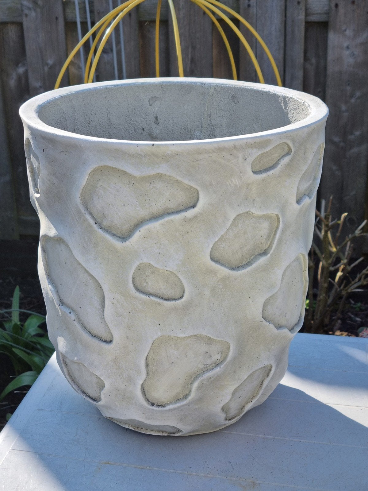 hoge plantenbak / bloempot  voor buiten, Ophalen, Rond, Steen, Tuin