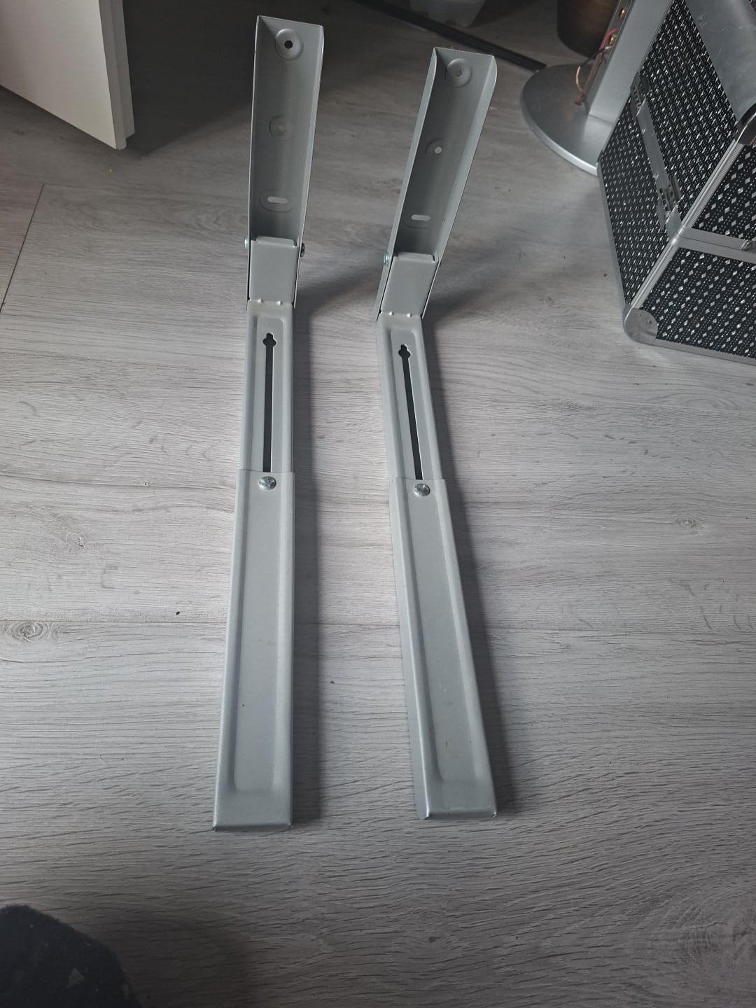 Verstelbare inklapbare magnetron-/ovenbeugels grijs, Minder dan 50 cm, Ophalen of Verzenden, Zo goed als nieuw, Metaal